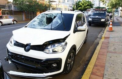 Carro que atropelou o jovem Moisés Luis da Silva Oliveira, 22 anos