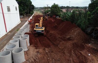 Após drenagem, pavimentação será feita na avenida