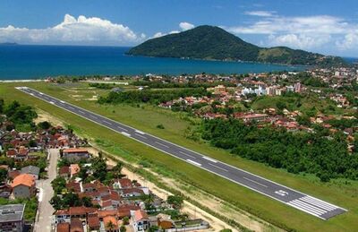 iloto não alcançou a pista do aeroporto de Ubatuba e tentou fazer um pouso de emergência.