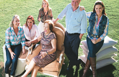 Onde tudo começou: a matriarca Lúcia, cercada pelos filhos (da esq. para a dir.) Fátima, Rosangela, Marli, Blairo e Vera, na casa de Rondonópolis, berço do grupo Maggi Marco Ankosqui