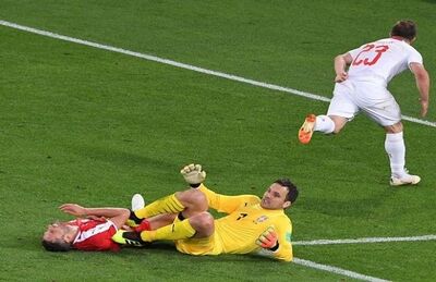 Shakiri marca e comemora gol da vitória da Suíça sobre a Sérvia