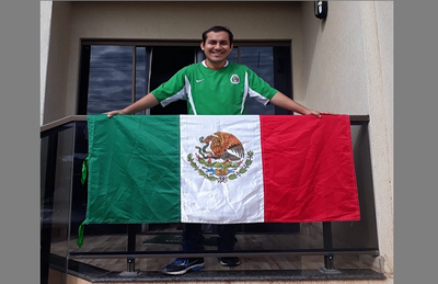 Torcedor mexicano na cidade de Bonito (MS), comemora vitória da seleção de seu país sob Alemanha