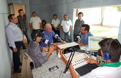 Radialista Sidney Assis entrevistado Moacir Kohl e Vladimir Ferreira na Vale FM 102.9
