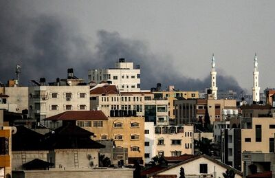 Fumaça provocada por bombardeio israelense na Faixa de Gaza, nesta sexta-feira (20)