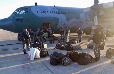 Integrantes da Força Nacional durante embarque em Brasília na manhã desta segunda-feira (20)