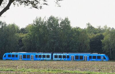 O trem movido a hidrogênio em seu primeiro dia de operação na Baixa Saxônia