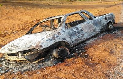 Carro da família foi encontrado queimado a 2 km do local do crime