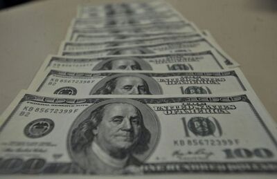 Dólar apresenta queda e é cotado abaixo dos R$ 3,70