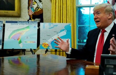 Donald Trump participa de reunião sobre resposta ao furacão Michael nesta quarta-feira (10) no Salão Oval da Casa Branca