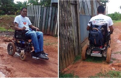 Cadeirante enfrenta lama e buracos para sair de casa em rua de Rio Branco, no Acre