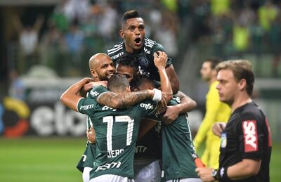 Jean, Borja, Gustavo Scarpa, Felipe Melo e Thiago Santos comemoram em Palmeiras x Fluminense