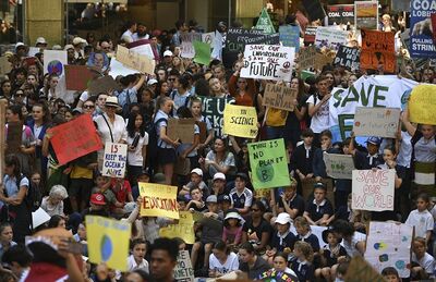 Milhares de estudantes se reúnem em um comício exigindo que o governo aja sobre mudança climática, em Sidney, na sexta-feira, 30 de novembro de 2018. Os comícios coordenados foram realizados em quase 30 cidades e vilarejos.