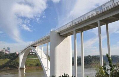 Ponte da Amizade liga o Brasil ao Paraguai, no sul do País