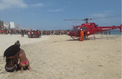Helicóptero dos Bombeiros na Praia de Ipanema