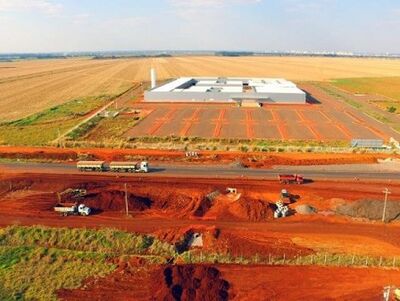 Construção inicial do empreendimento, planejada para ser shopping outlet e que será shopping do agronegócio, na região do InduBrasil em Campo Grande