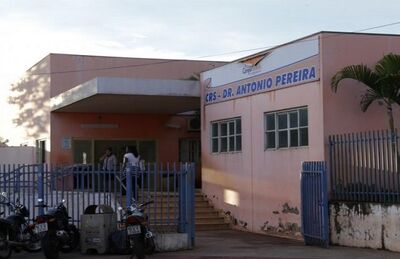 Entrada do Centro Regional de Saúde do Tiradentes; município ampliou plantões por causa da dengue.