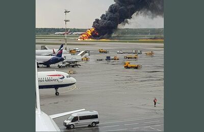 Imagens mostram incêndio no avião da Aeroflot no aeroporto de Moscou