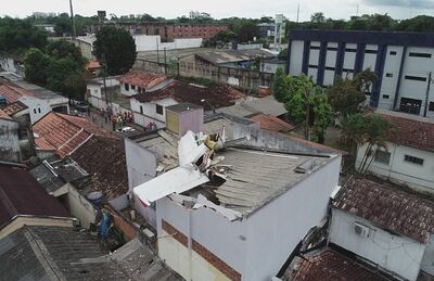 Avião cai em residência no bairro do Souza, em Belém