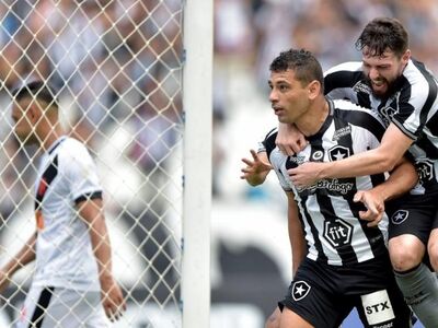 Diego Souza comemora gol marcado sobre o Vasco na manhã de hoje, no Nilton Santos