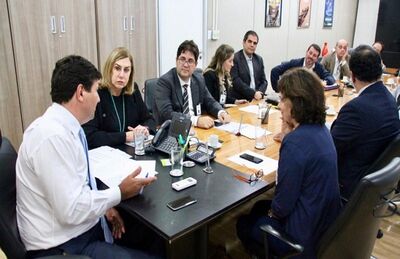 Mandetta e o secretário da Saúde durante o encontro em Brasília