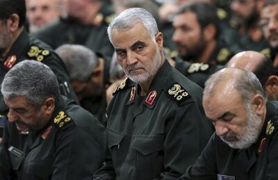 Em foto de 2016, Qassem Soleimani, chefe da Guarda Revolucionária Iraniana, participa de um reunião em Terrã, no Irã Foto: Office of the Iranian Supreme Leader via AP, Arquivo
