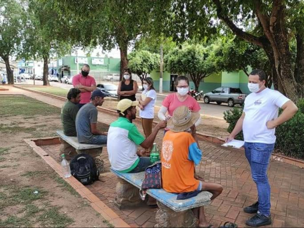 Assistência Social de Coxim atende cidadãos nas Praças do Flutuante e Silvio Ferreira. Foto: Divulgação.