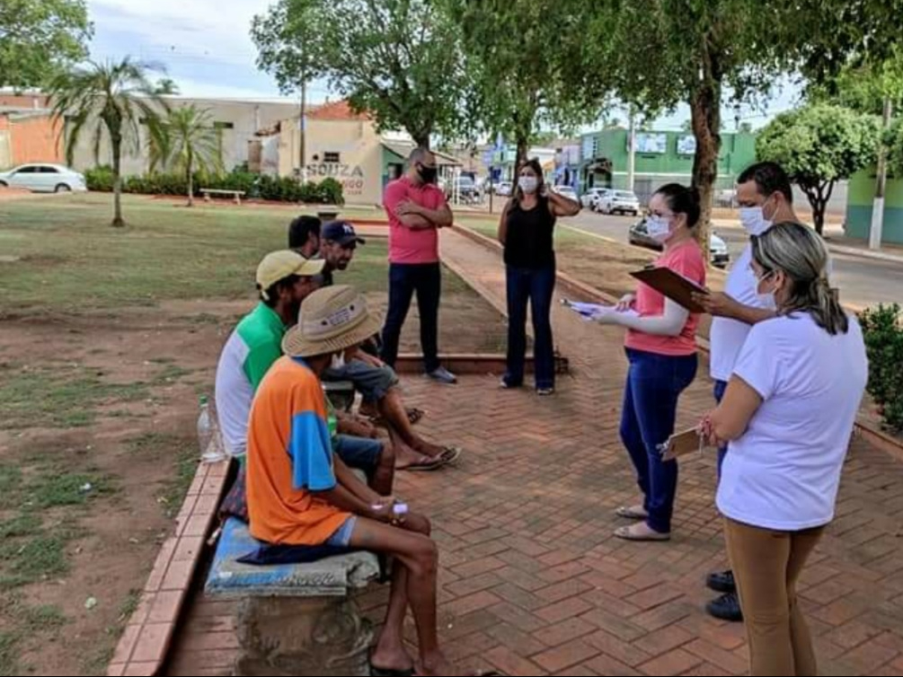 Assistência Social de Coxim atende cidadãos nas Praças do Flutuante e Silvio Ferreira. Foto: Divulgação.