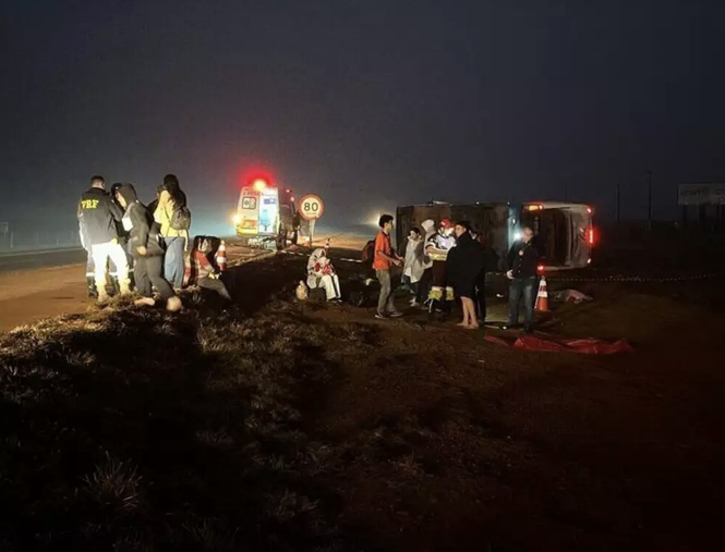 Movimentação no local onde ocorreu acidente com ônibus