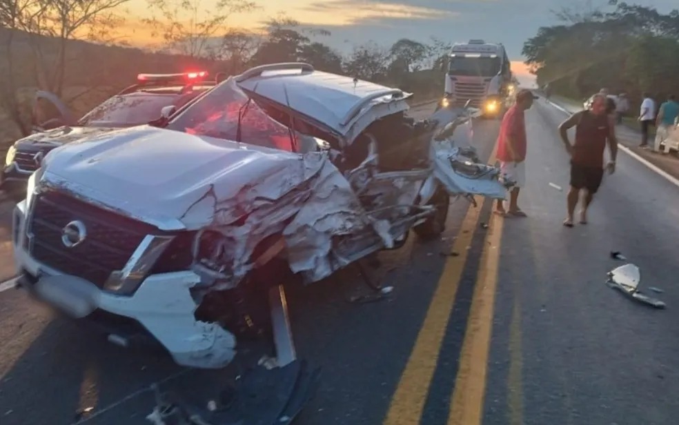 Carro de Regis Danese após acidente em Goiás. Foto: Reprodução/Redes sociais