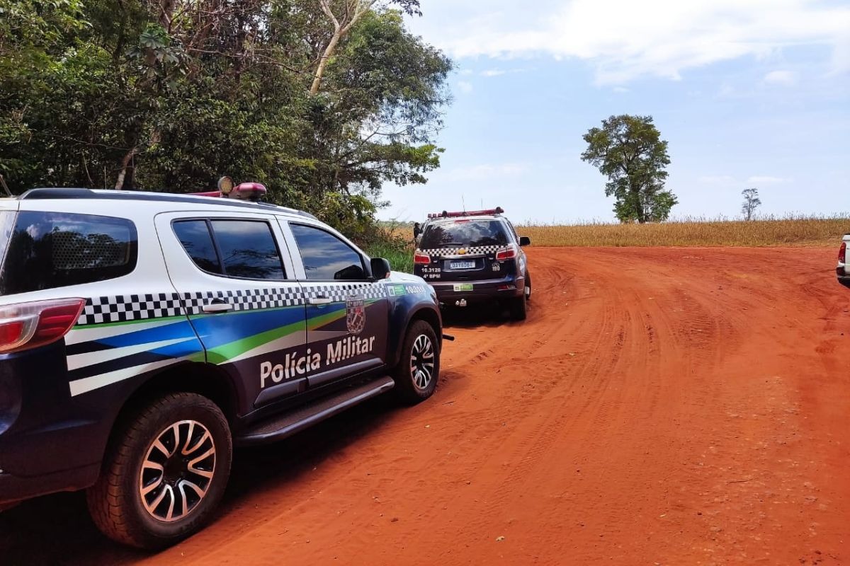 Equipes policiais nas buscas pelo assassino. (Foto: Funai)