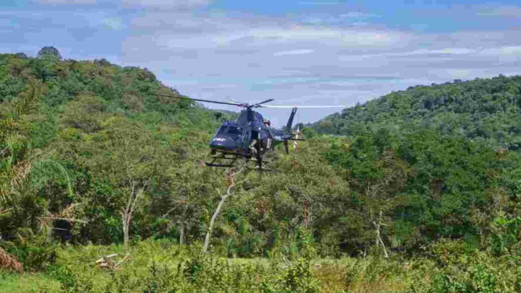 Helicóptero apoiando nas buscas. (Polícia Civil/Divulgação)