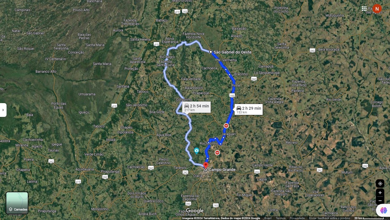 Trecho sinalizado em azul claro é completamente asfaltado e passa por Rochego, Corguinho e Rio Negro antes do retorno à BR-163. Na outra opção, existe trecho sem asfalto.