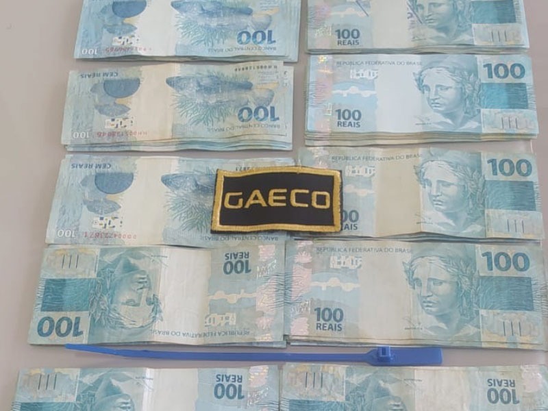 R$ 15 mil em espécie foram apreeendidos na operação. Foto: Gaeco