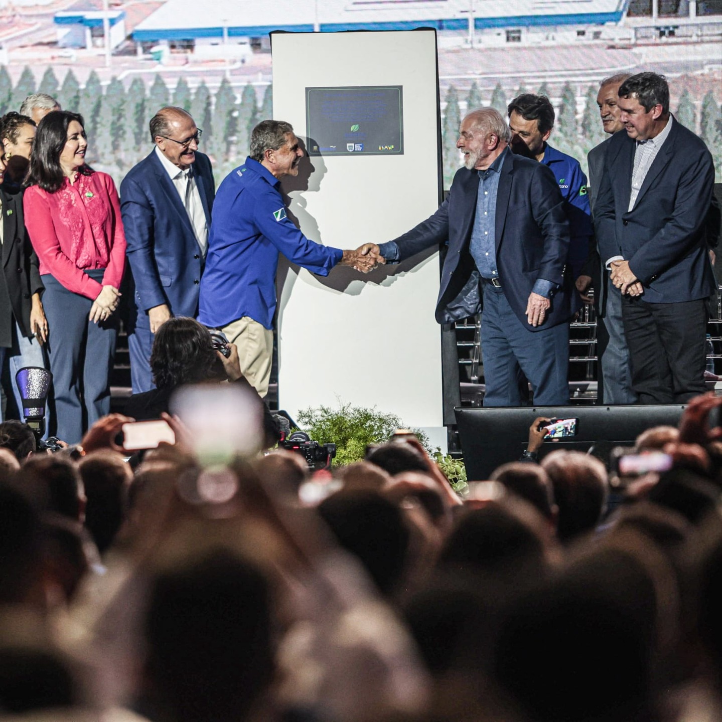 Descerramento da placa de inauguração da unidade em Ribas do Rio Pardo. Foto: Divulgação