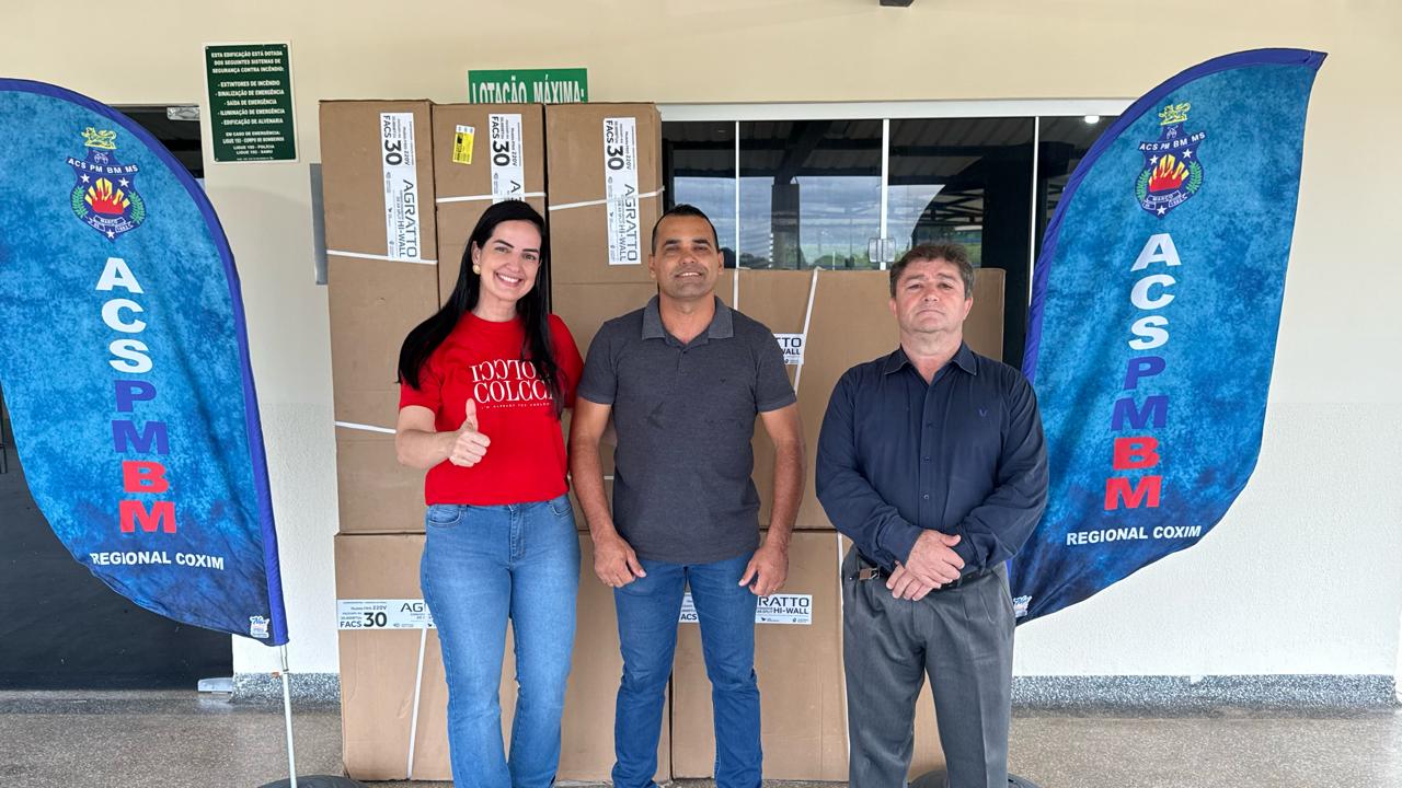 Parceria entre a vereadora Adriana Nabhan e o deputado estadual Junior Mochi garante entrega de ar-condicionados à Polícia Militar de Coxim. Foto: Divulgação assessoria parlamentar 