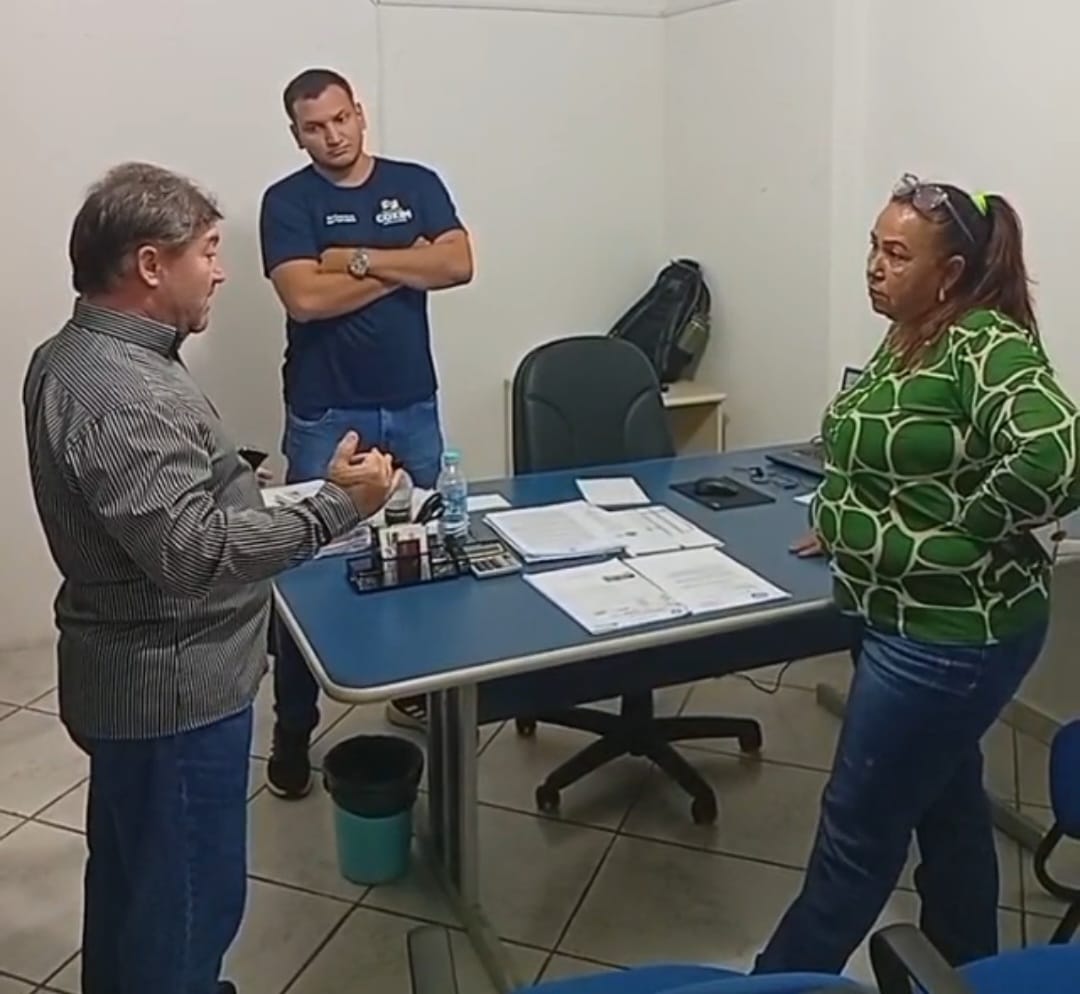 Em reunião, Edilson Magro, Lucia da AAVC, Américo Júnior e Rafaela Santos. Foto: Divulgação Assessoria parlamentar  