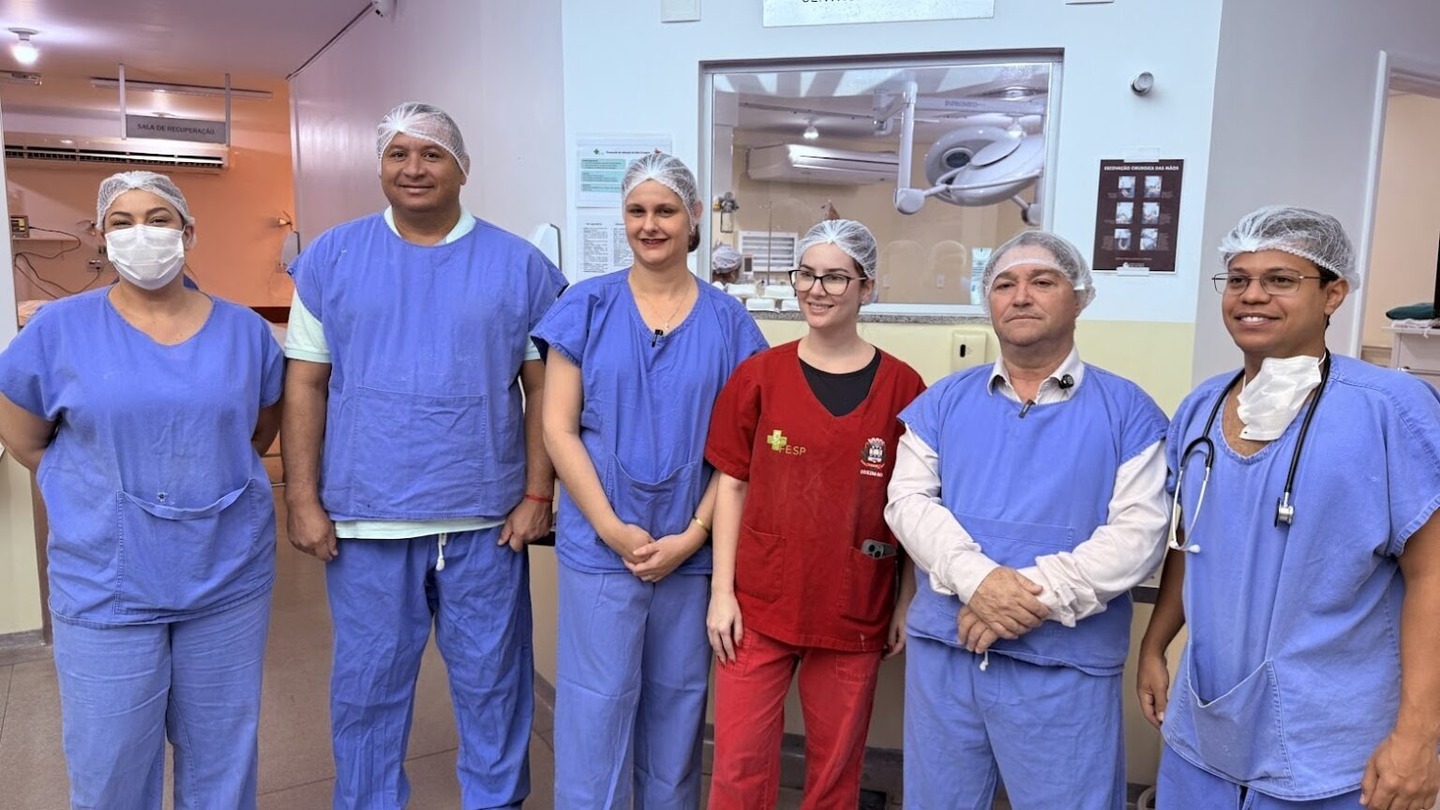 Maísa Bonini (enfermeira), Flávio Dias (vice-prefeito), Fernanda (secretária de saúde, Dr.ᵃ Natália (médica), Edilson Magro (prefeito) e Dr. João (anestesista).