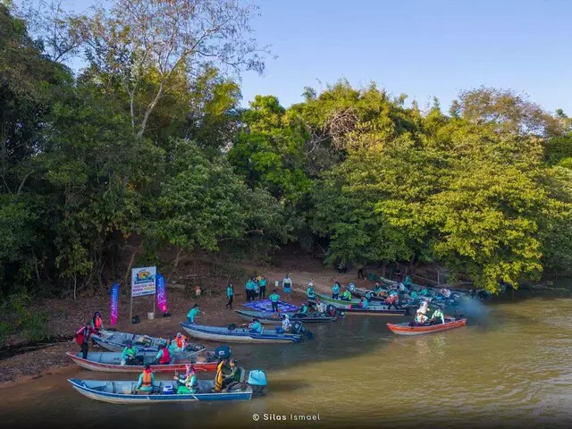 Saída de barcos para pescaria em evento de 2024. Foto: Silas Ismael