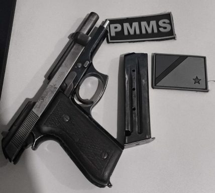 Pistola apreendida em Pedro Gomes. Foto: Divulgação Assessoria Comunicação Social 5º BPM  