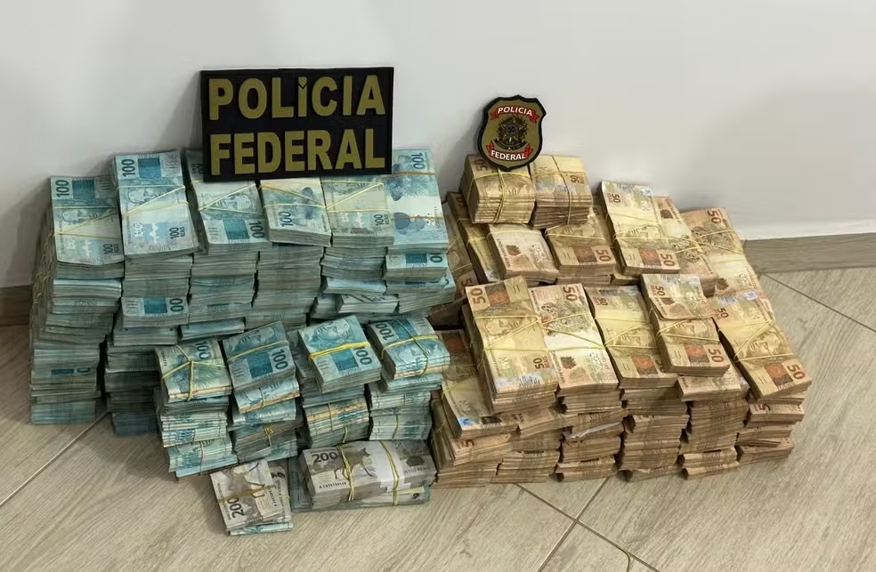 Dinheiro apreendido pela Polícia Federal com servidor da Prefeitura de São Bernardo do Campo, na Grande SP. Foto: Divulgação/PF