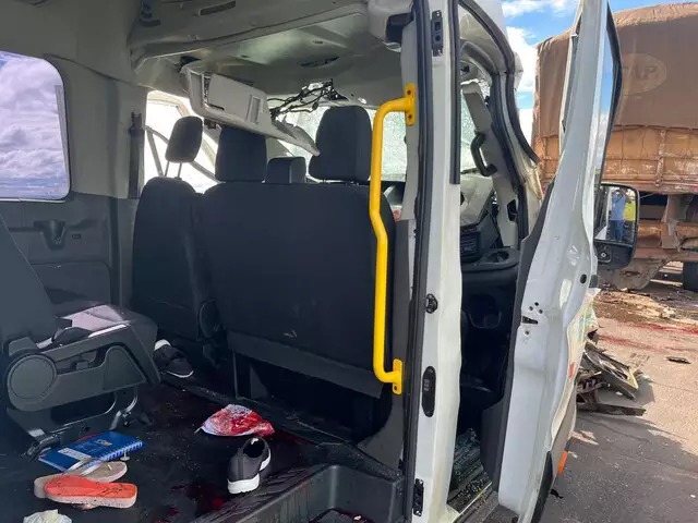 Sangue no veículo logo após acidente. Foto: Sidney Assis, de Coxim/CGNEWS 