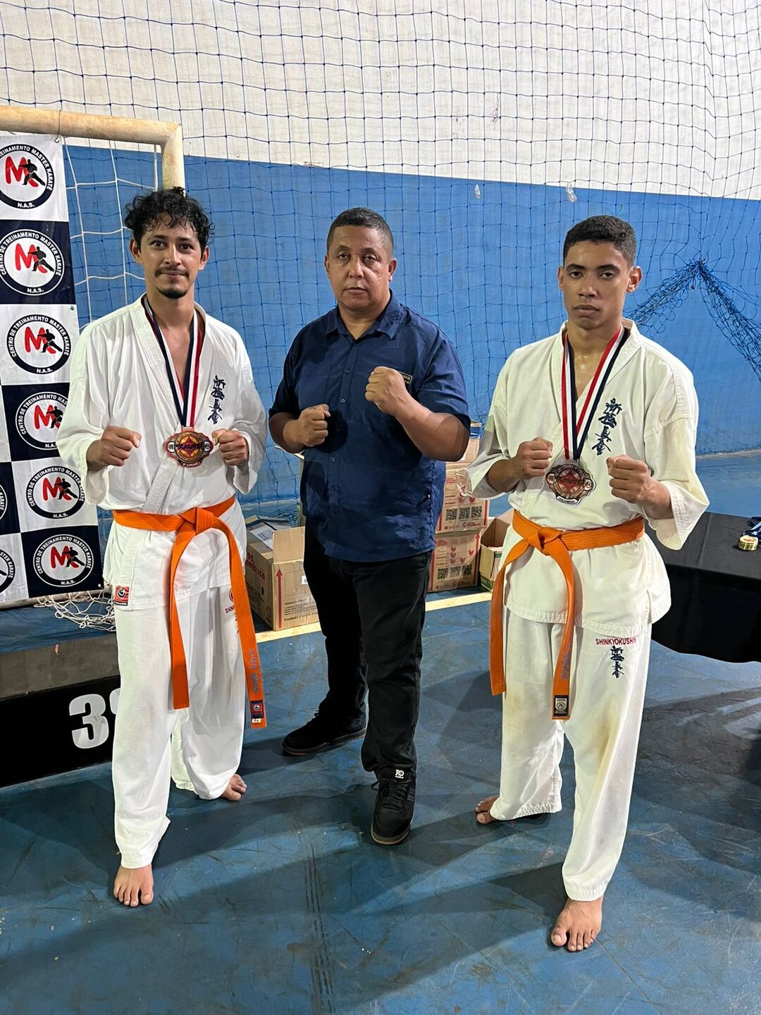 Atletas do Top Fight de Coxim conquistam medalhas e cinturão em competição estadual de karatê. Fotos: Divulgação 