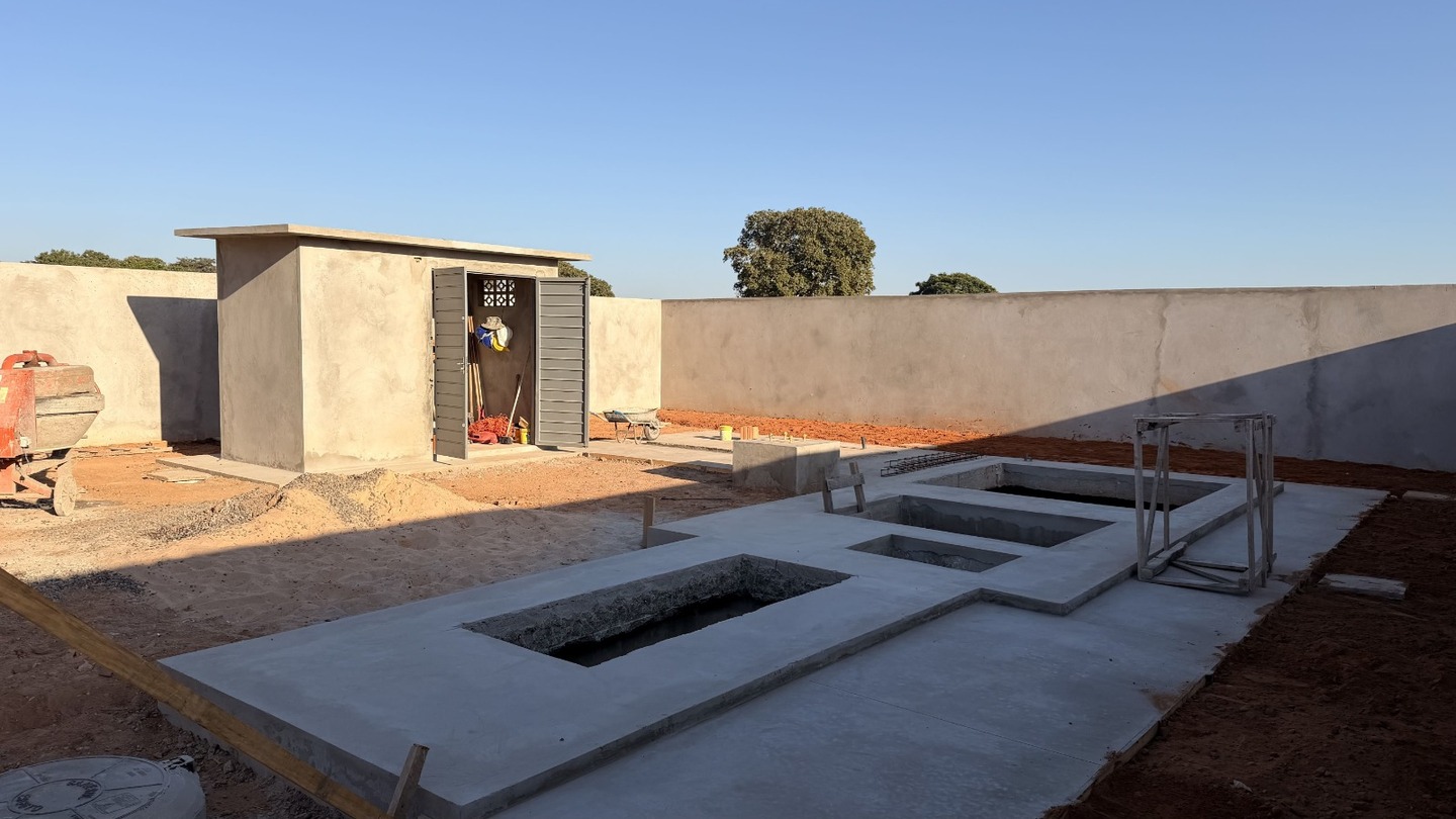Construção da Estação Elevatória de Esgoto para ampliação da infraestrutura de saneamento.