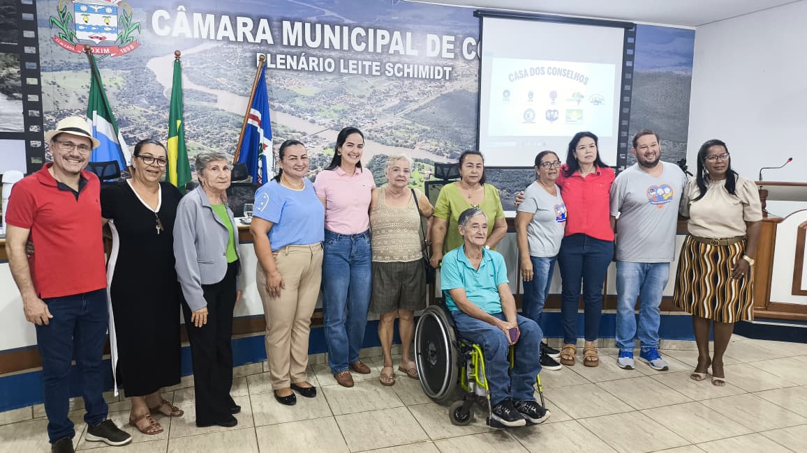 Vereadora Lucia da AAVC participa de reunião e busca soluções para garantir mais dignidade aos idosos da Casa Lar de Coxim. Foto: Divulgação assessoria parlamentar 