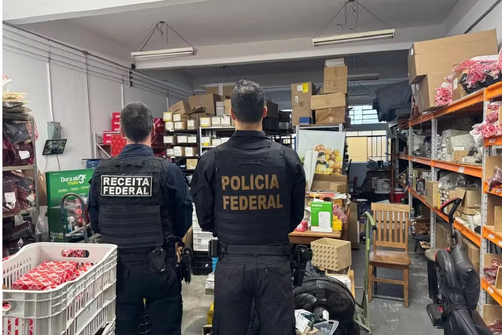 Agentes da Receita Federal e da Polícia Federal durante cumprimento de mandado da Operação Peça-Chave, nesta quinta-feira (27). Foto: Divulgação/Receita Federal