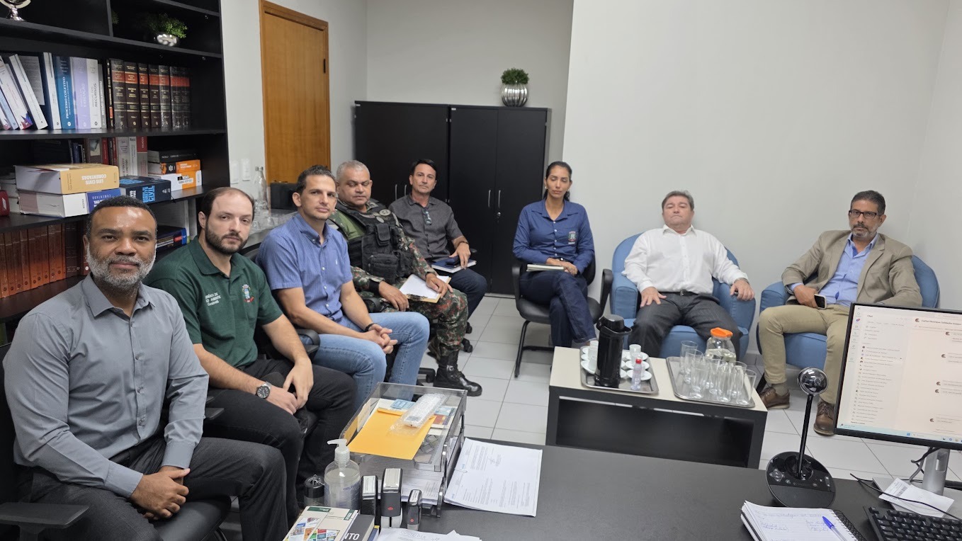 Reunião realizada na sede do MP em Coxim com as autoridades. Foto: Arquivo Ass. Com. PMC 