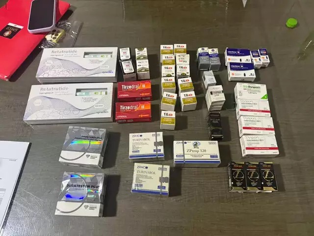 Medicamentos e outros produtos foram localizados durante as buscas. Foto: Divulgação/Receita Federal
