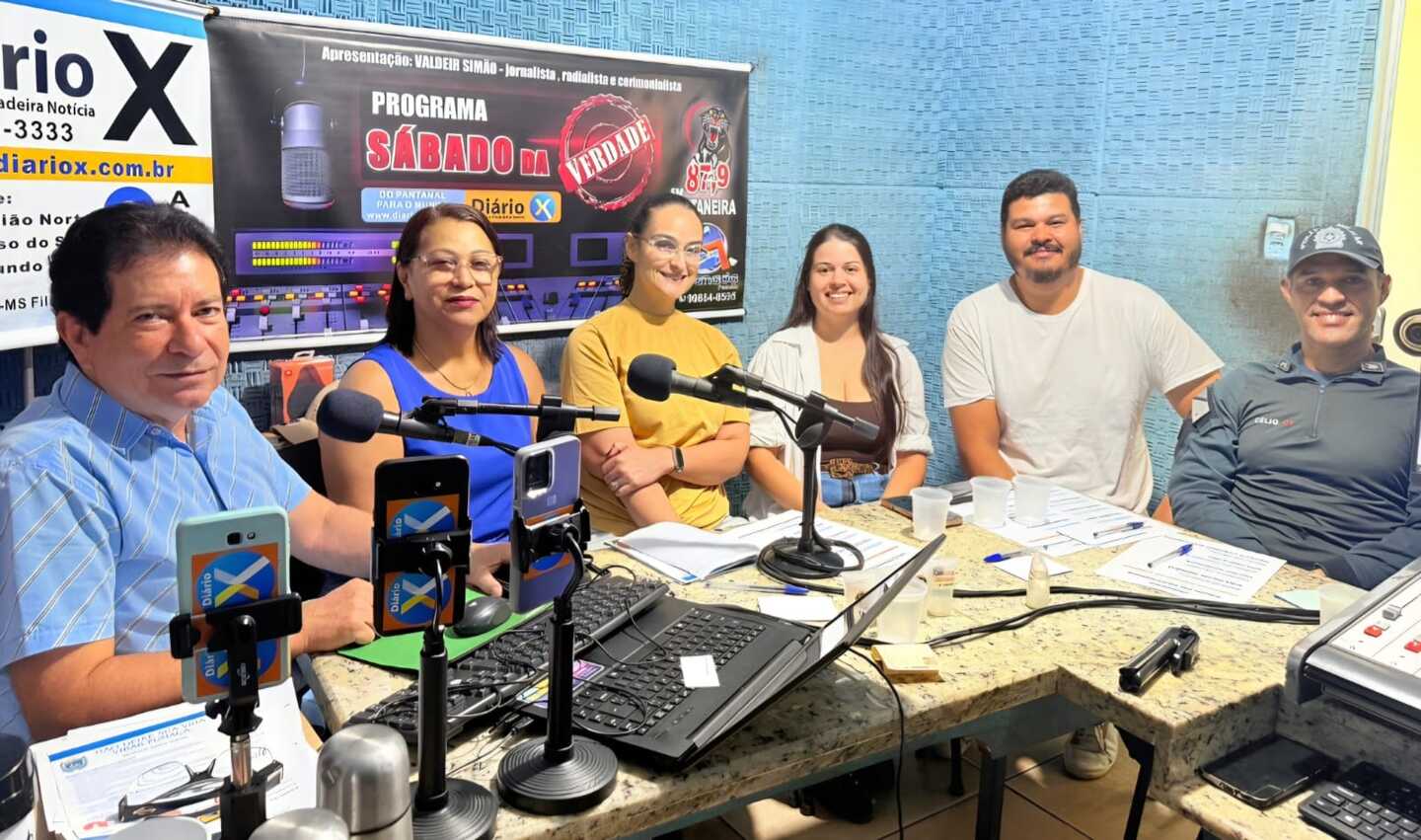 Comunicador Valdeir Simão e entrevistados no Programa Sábado da Verdade. Foto: Divulgação 