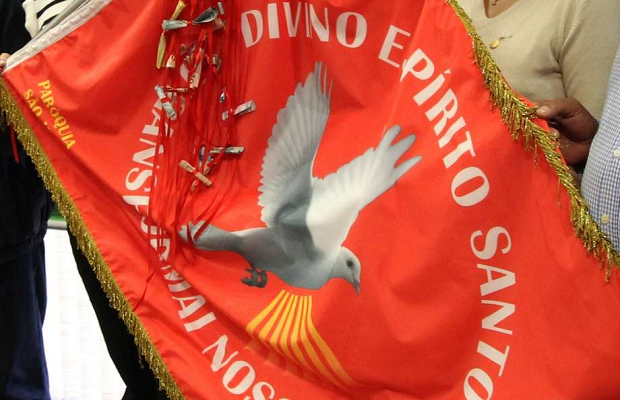 Bandeira da Festa do Divino Espírito Santo Foto: Divulgação / Diário X